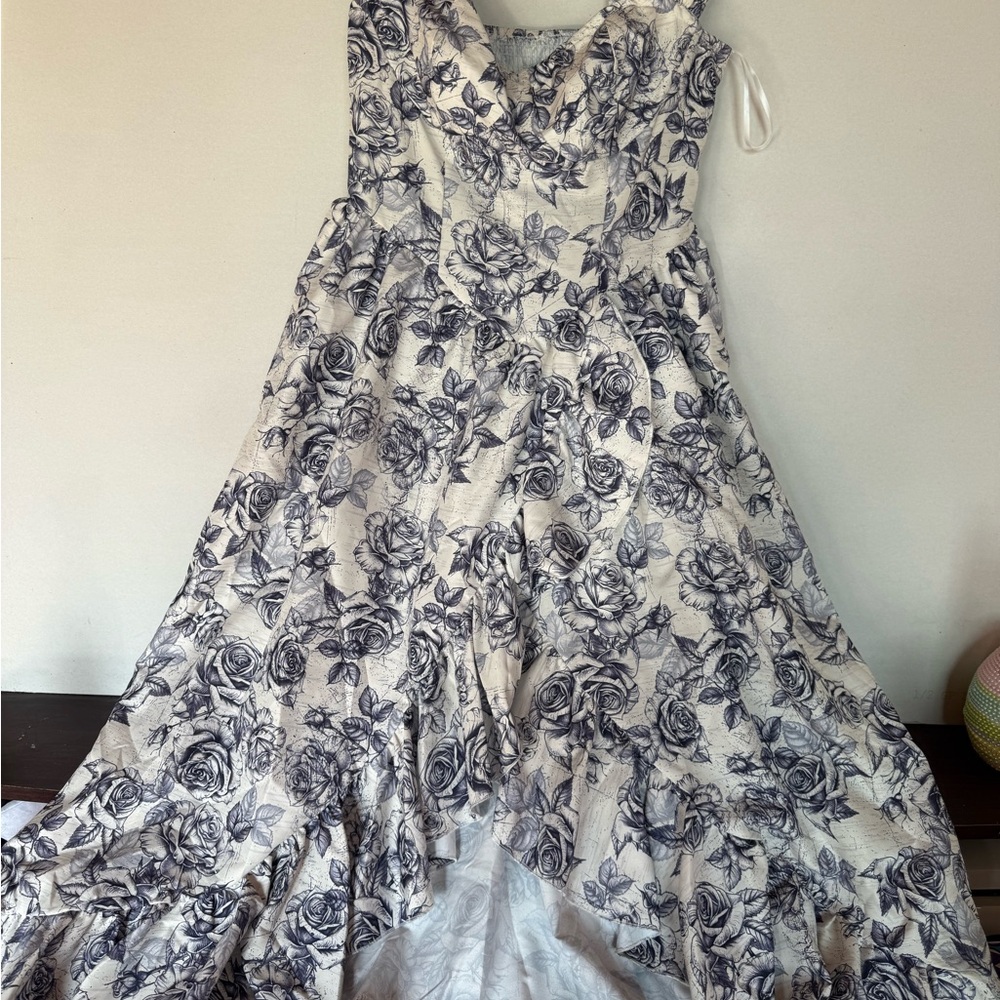 Floral print maxi dress in Ivory and Navy size medium